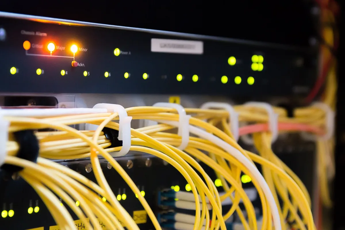 Bitrate: co to jest i jak wpływa na dysk oraz sieć
