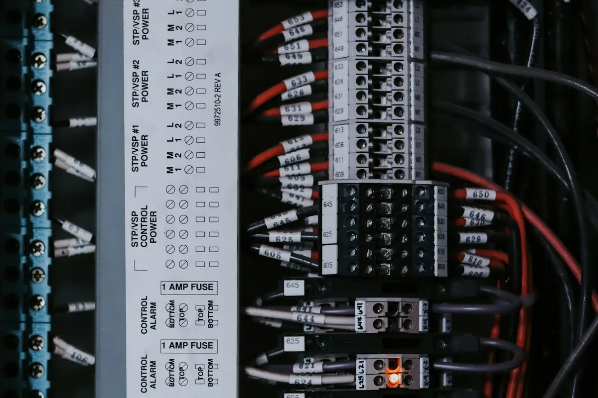 Konfiguracja centrali Satel Perfecta: użytkownicy, piloty, tryb nocny i aplikacja