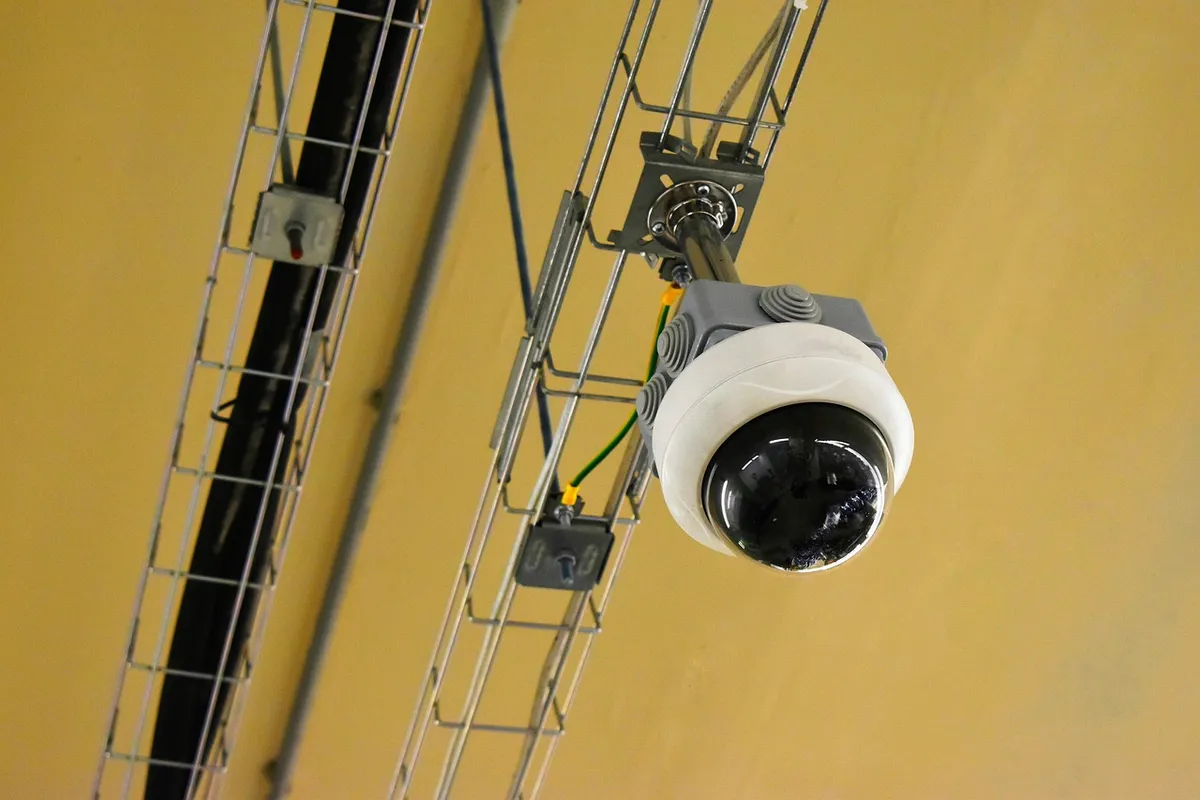 Konfiguracja kamery Hikvision: aktywacja, SADP i Hik-Connect