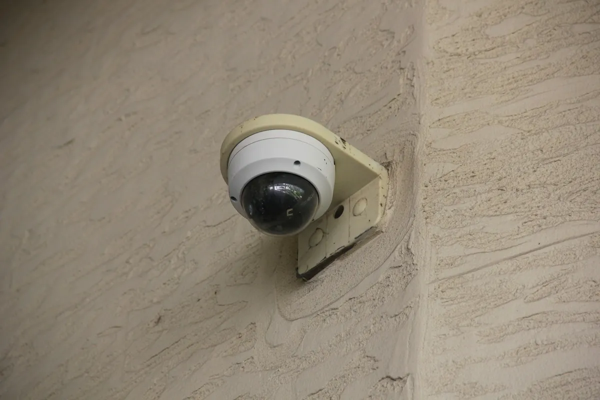 Reset kamery Hikvision: ustawienia fabryczne przyciskiem, reset hasła bez przycisku